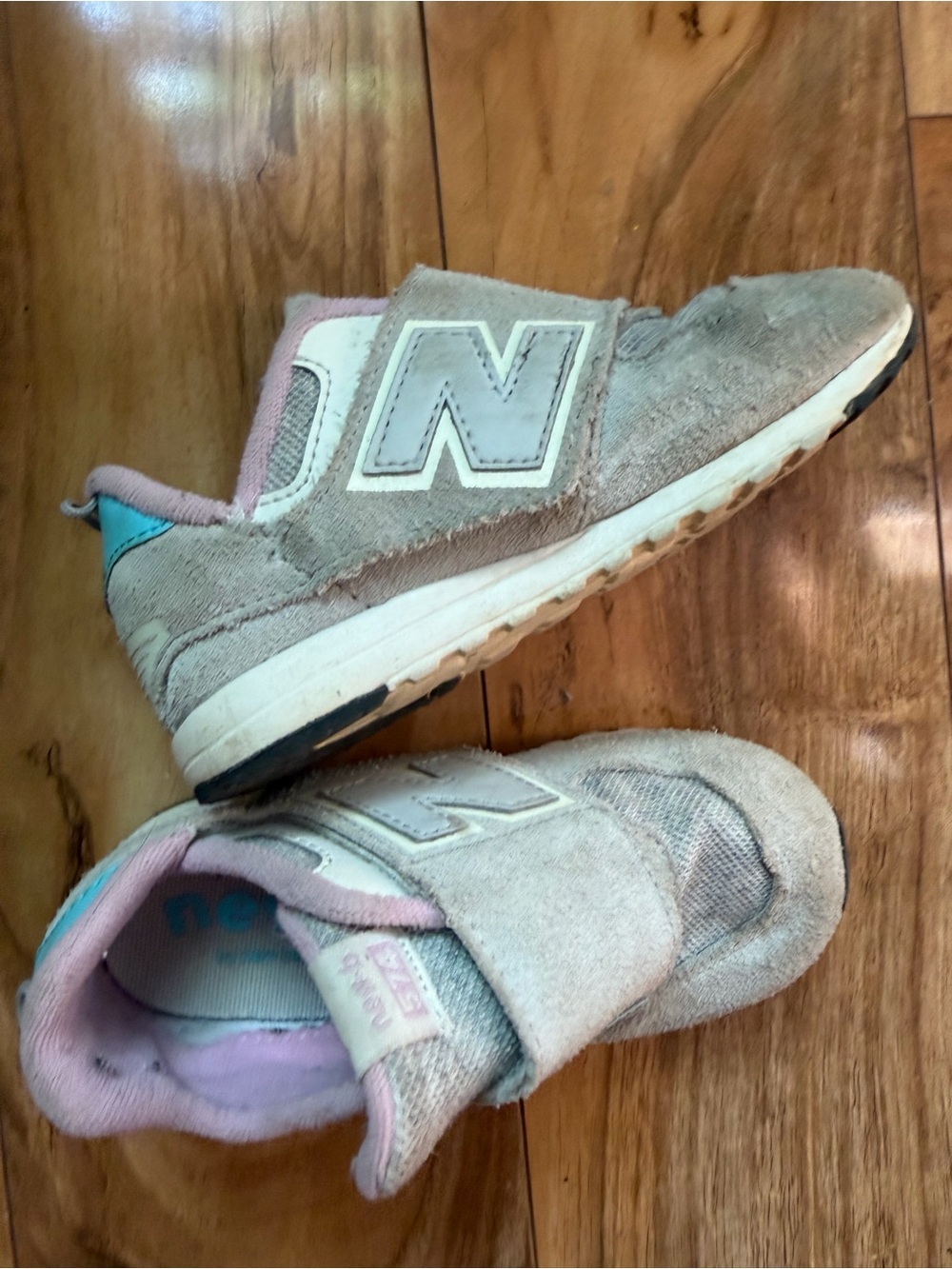 New Balance Kids Gray and Pink Hook-and-Loop Sneakers with Blue Heel